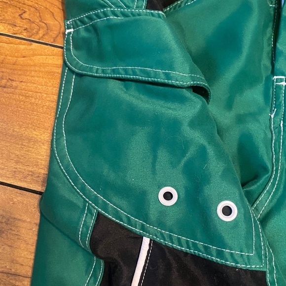 Men’s lined Saskatchewan roughrider CFL Shorts - Picture 3 of 6